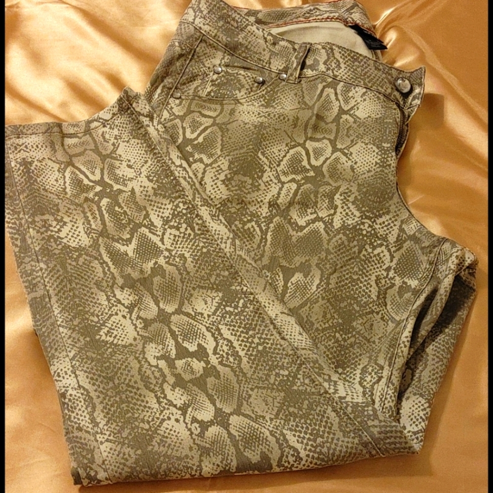 Lane Bryant snakes skin prints jeans size 16
